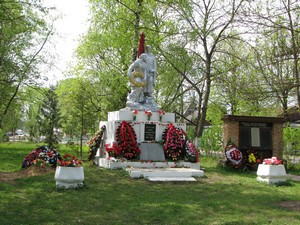 Братская могила во Льва Толстого